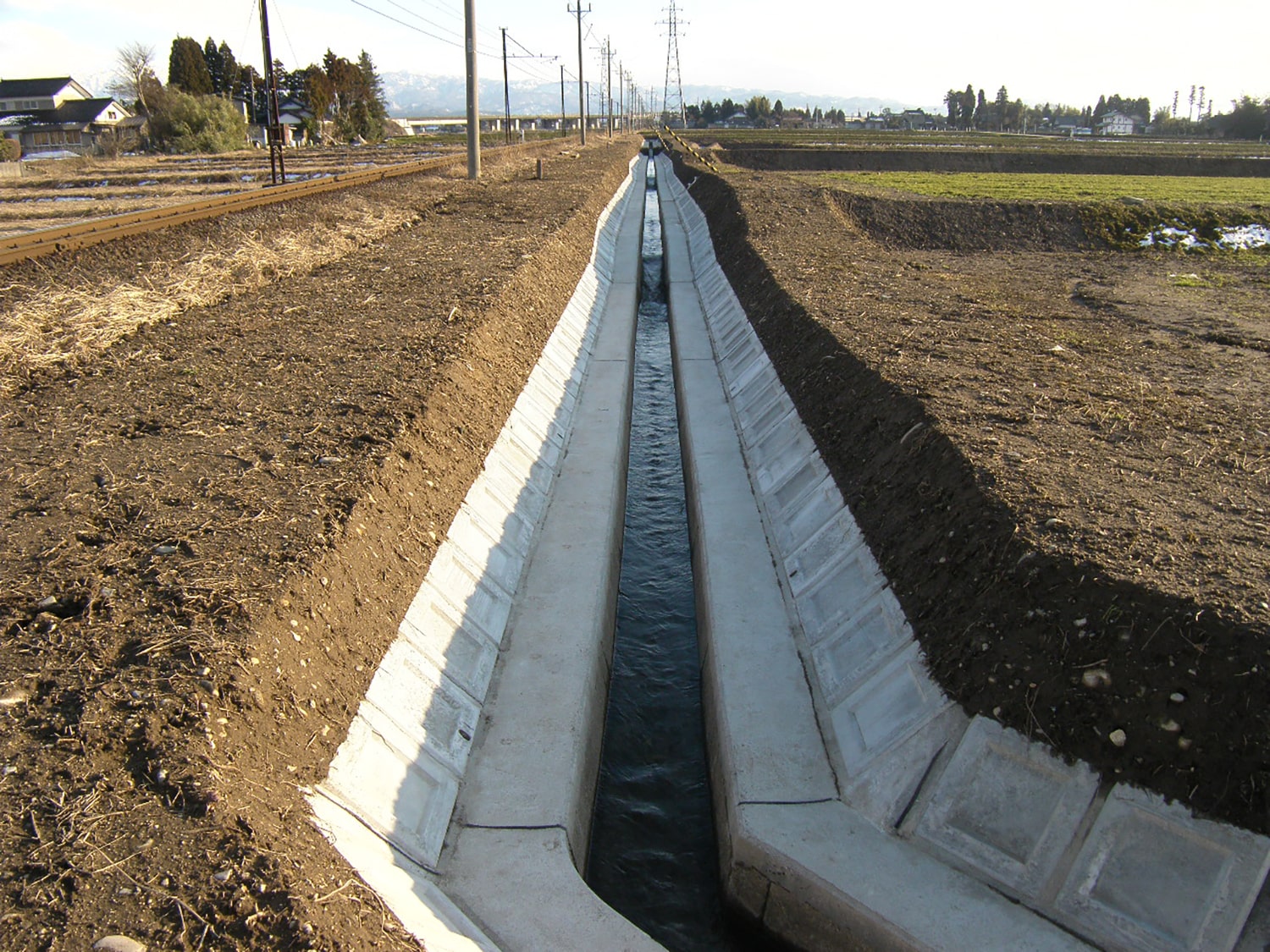 土地改良総合整備Ｎ－１５－１号用水路外４路線工事